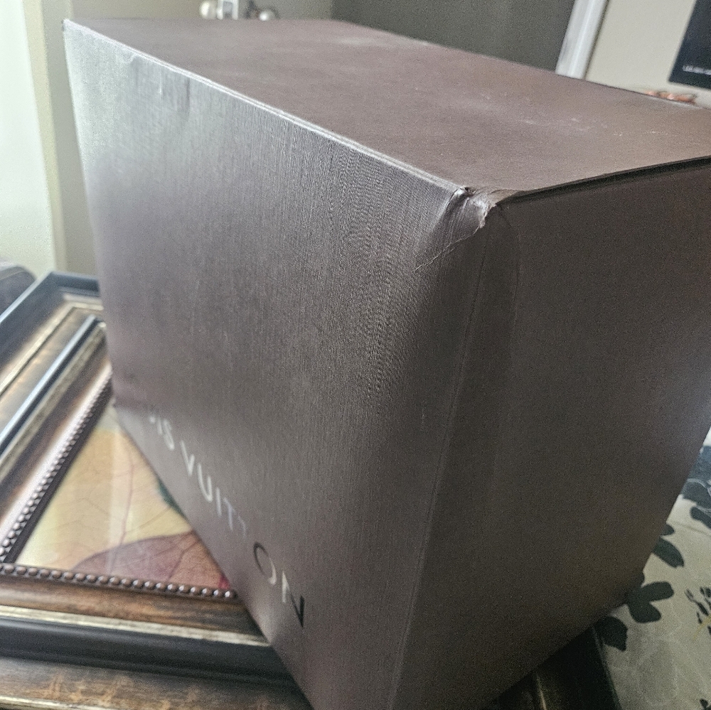 Authentic Louis Vuitton big empty box - Picture 7 of 8